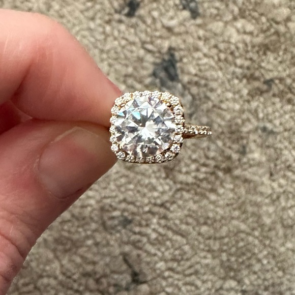 Women’s Engagement Ring Setting with CZ center